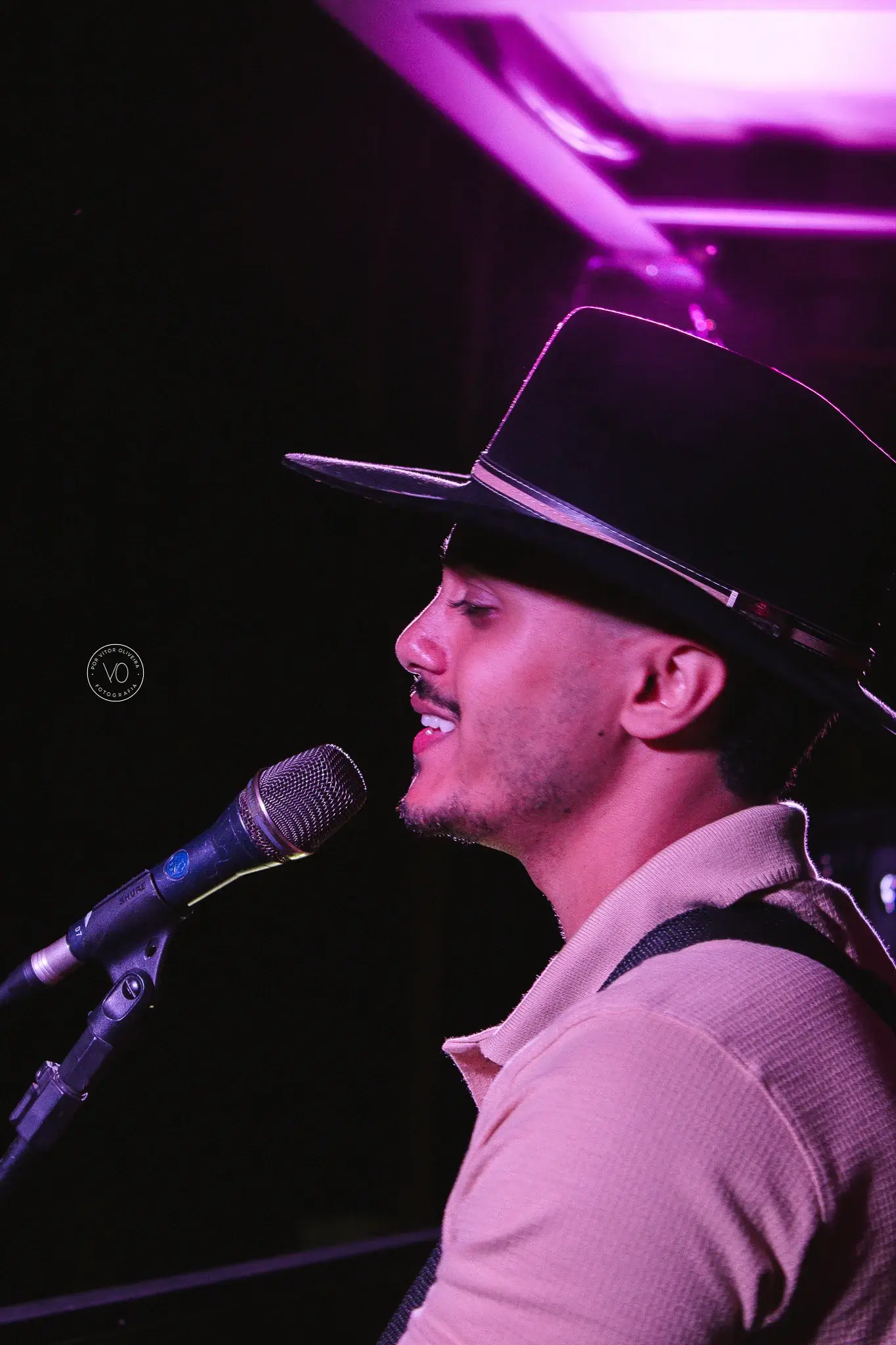 Thiago Souza tocando ao vivo